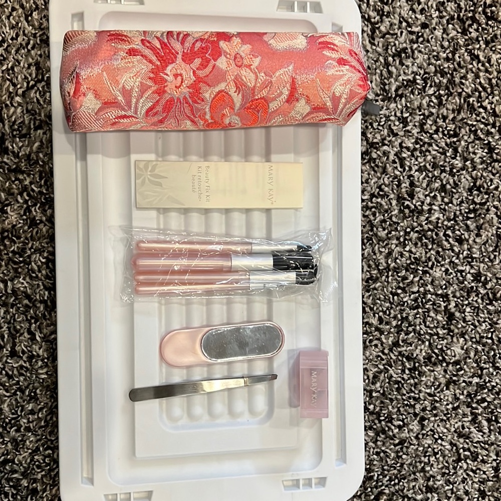 Mary kay beauty to fix kit brand new